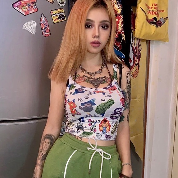 White trippy print cami crop top 🐲🔥🐅🦚🗡 - Picture 5 of 16